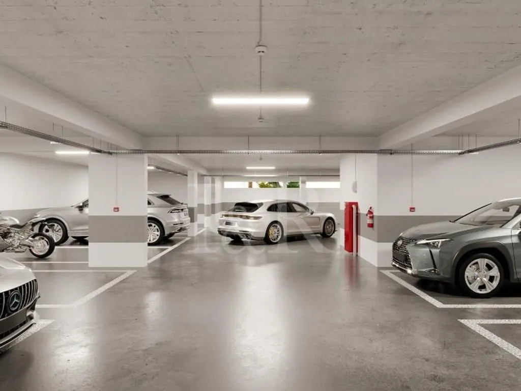 Garage - Luxury Flat with City View in Campolide, Lisbon