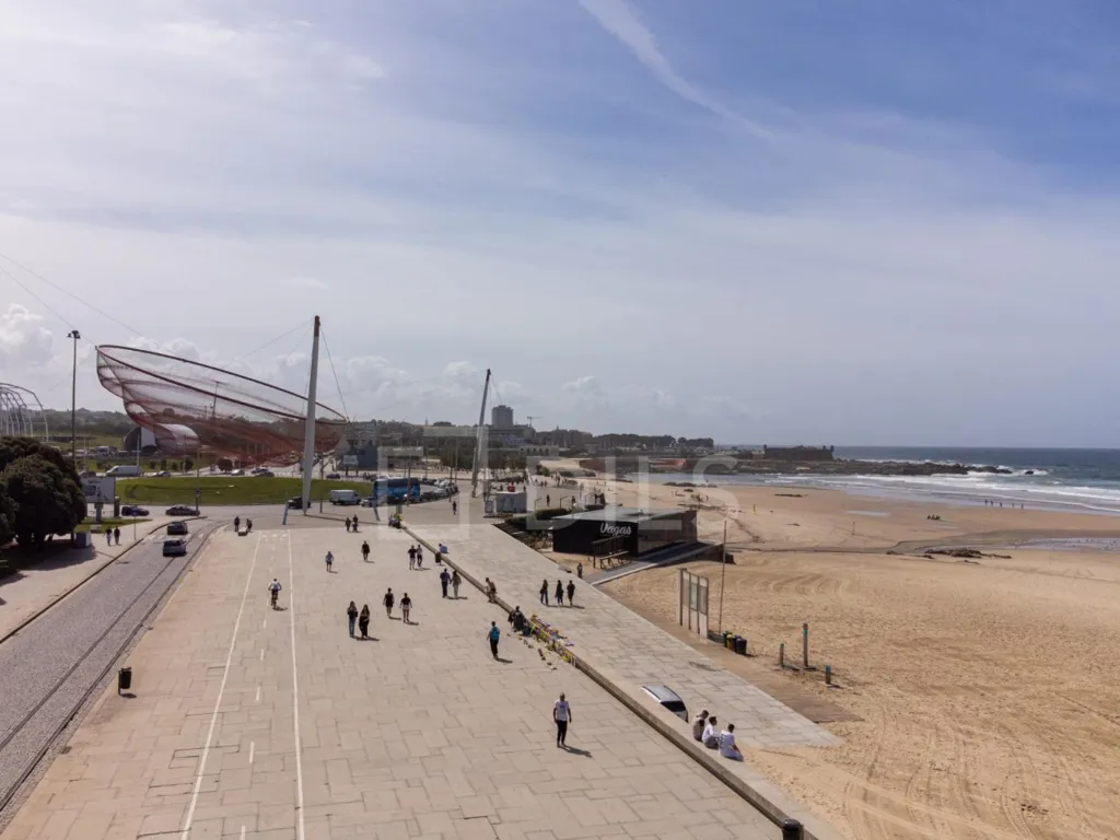 Contemporary Studio with Balcony in Matosinhos
