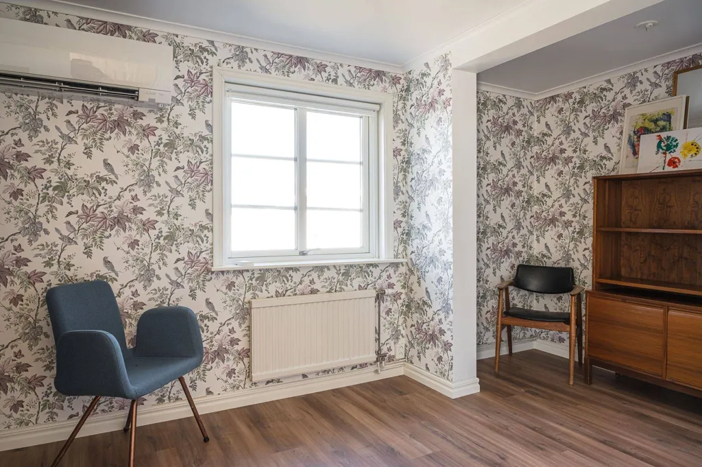 Kabinet - Family Villa with Workshop in Varnhem