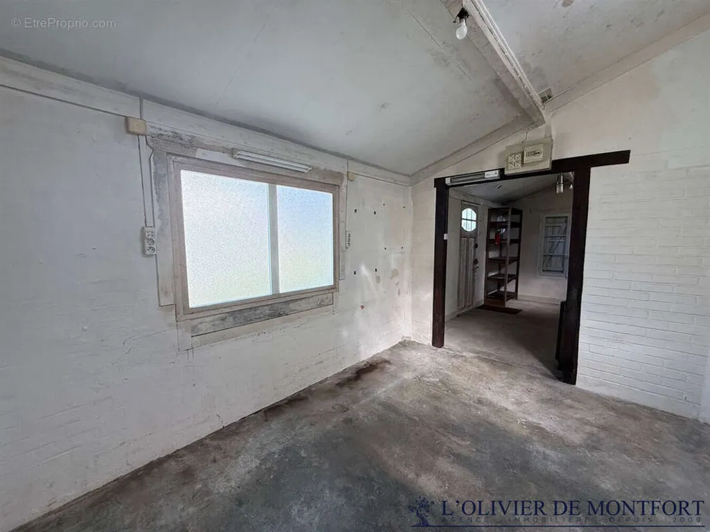 Rooms - Constructible Plot with Balcony in Méré