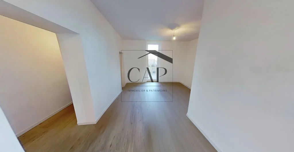 Esik - Characterful 4-Bed Apartment with Terrace in Marseille 10e