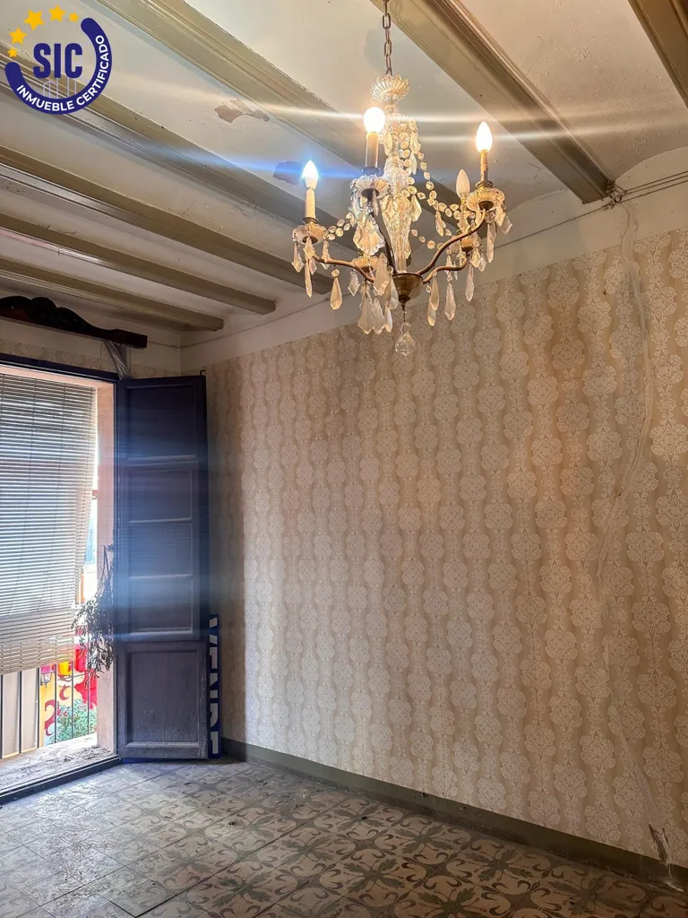 Pièces - Three-Storey House for Restoration in Castellón Centre