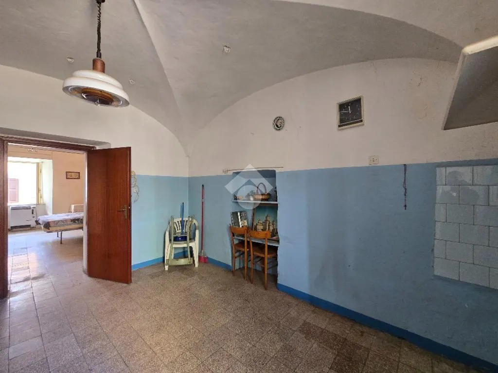 Cuisine - Historic Apartment with Exposed Beams in Acuto