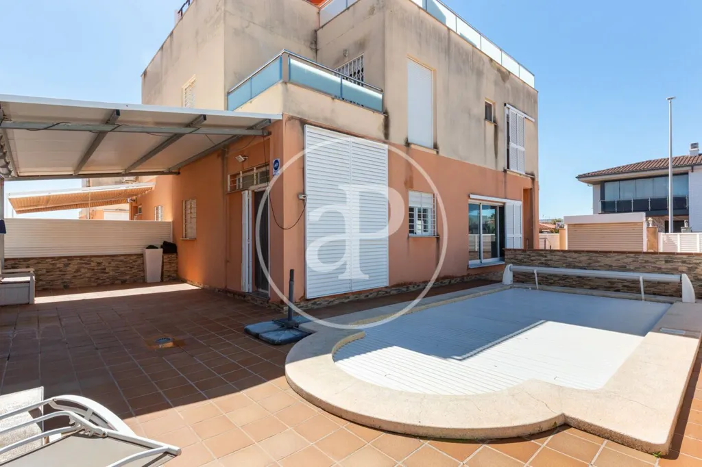 Piscina - Twin-Storey House with Pool near Beaches