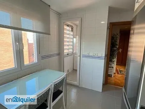 Salle à manger - Modern Flat with Balcony in Delicias, Madrid