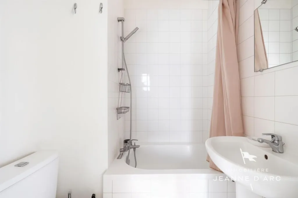 Salles de bain - Studio Loué au Dernier Étage, Quartier du Luxembourg, Paris 6e