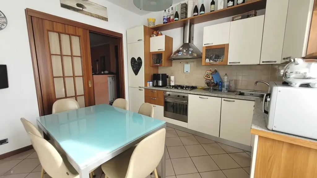 Salle à manger - Central Trilocale with Balcony in Bovezzo