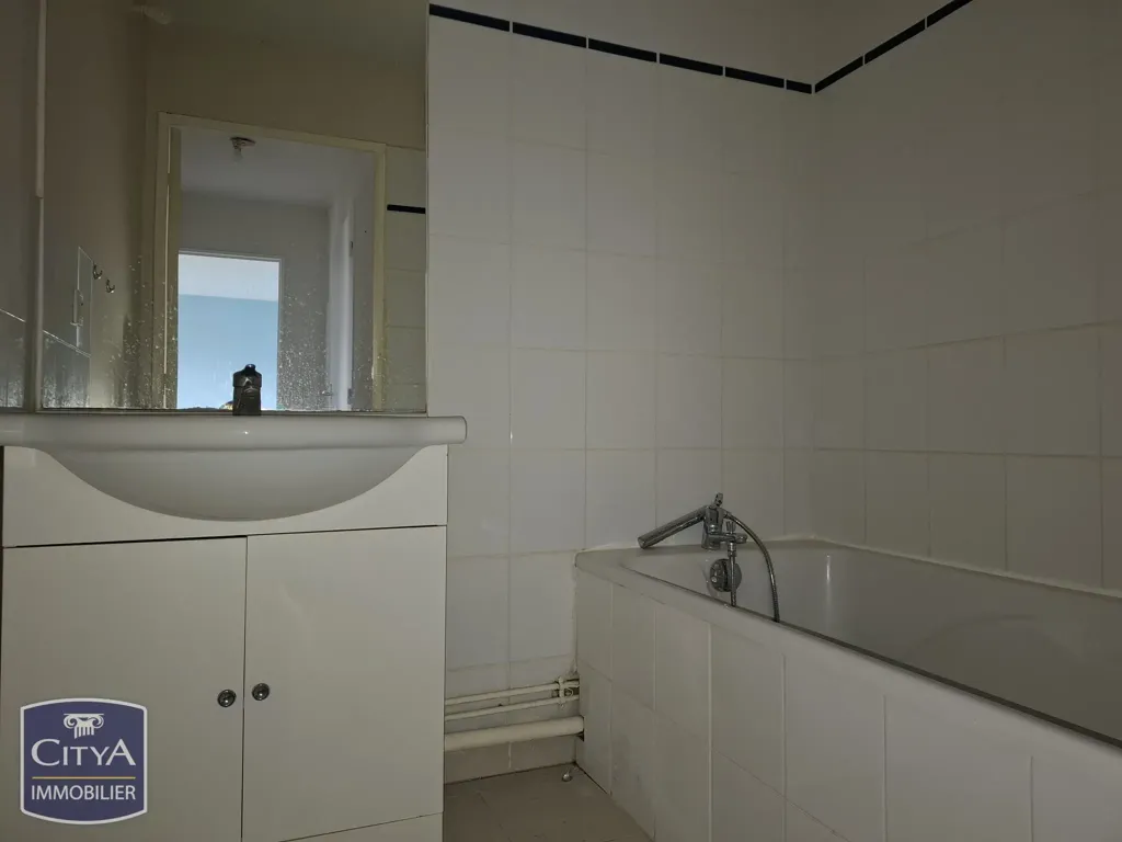 Vannitoad - Modern Flat with Balcony in Vierzon