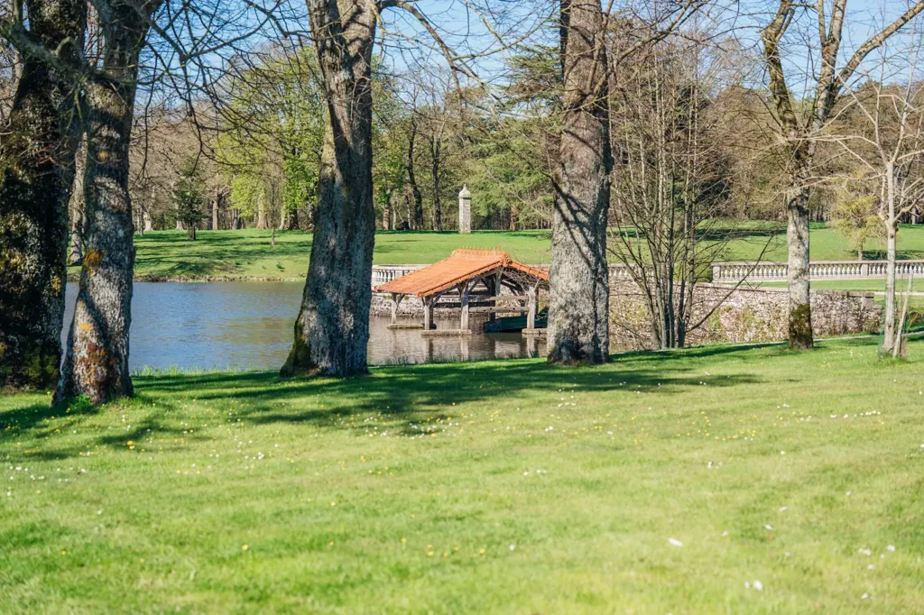 Jardin - Château du XVIIIe avec Domaine de 42 ha près de Nantes