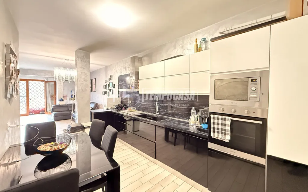 Cuisine - Rustic 2-Bedroom Flat with Private Garden in Rome