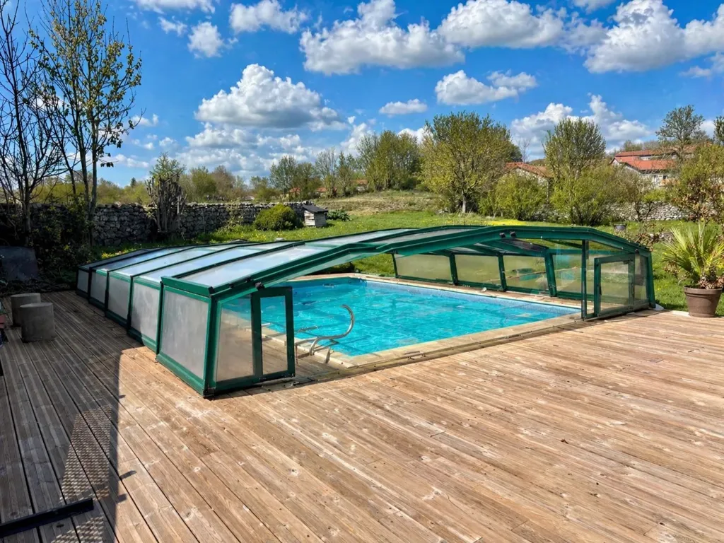 Bassein - Holiday Cottages with Pool in Haute-Loire