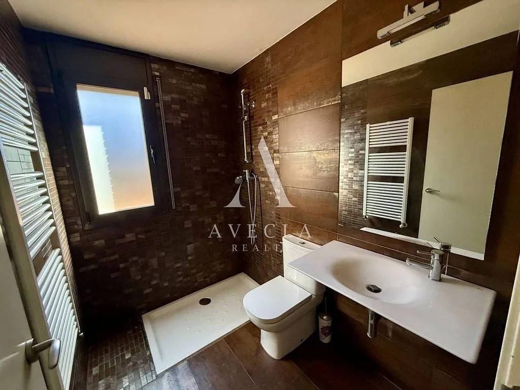 Salles de bain - Spacious House with Garden in Rubí