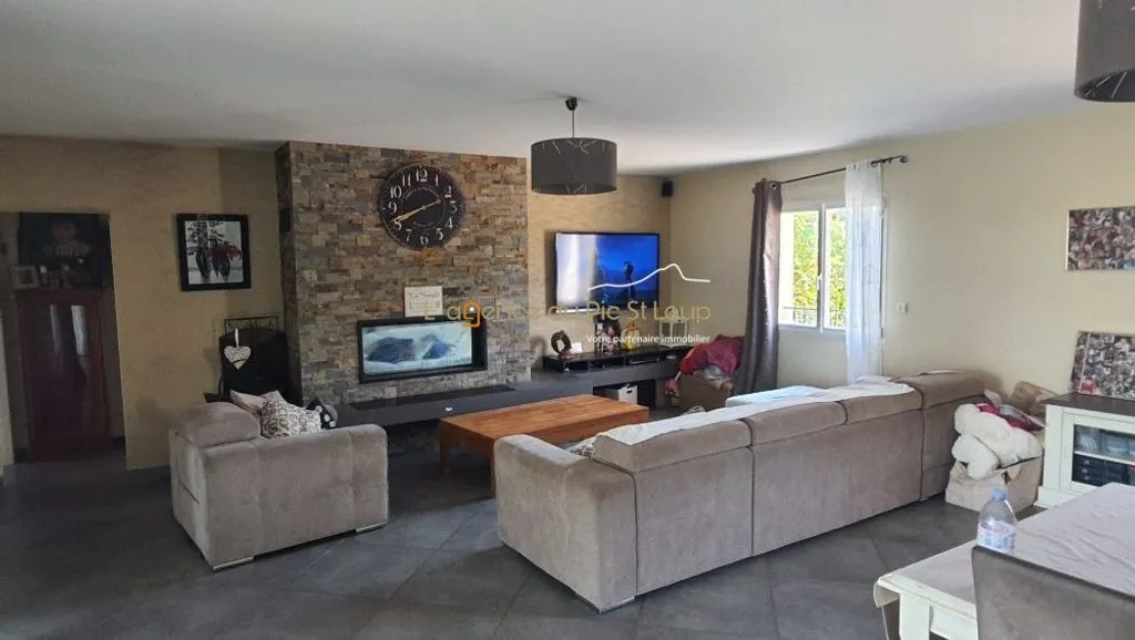 Elutuba - Spacious Villa with Panoramic View in Prestigious Area