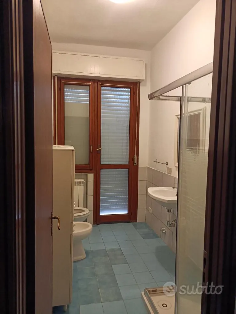 Salles de bain - Apartment with Balcony and Garage in Lucca