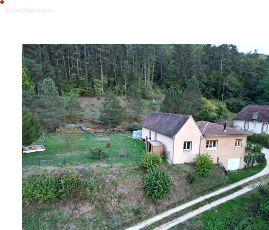 Vue aérienne - Maison rénovée avec jardin en Périgord noir