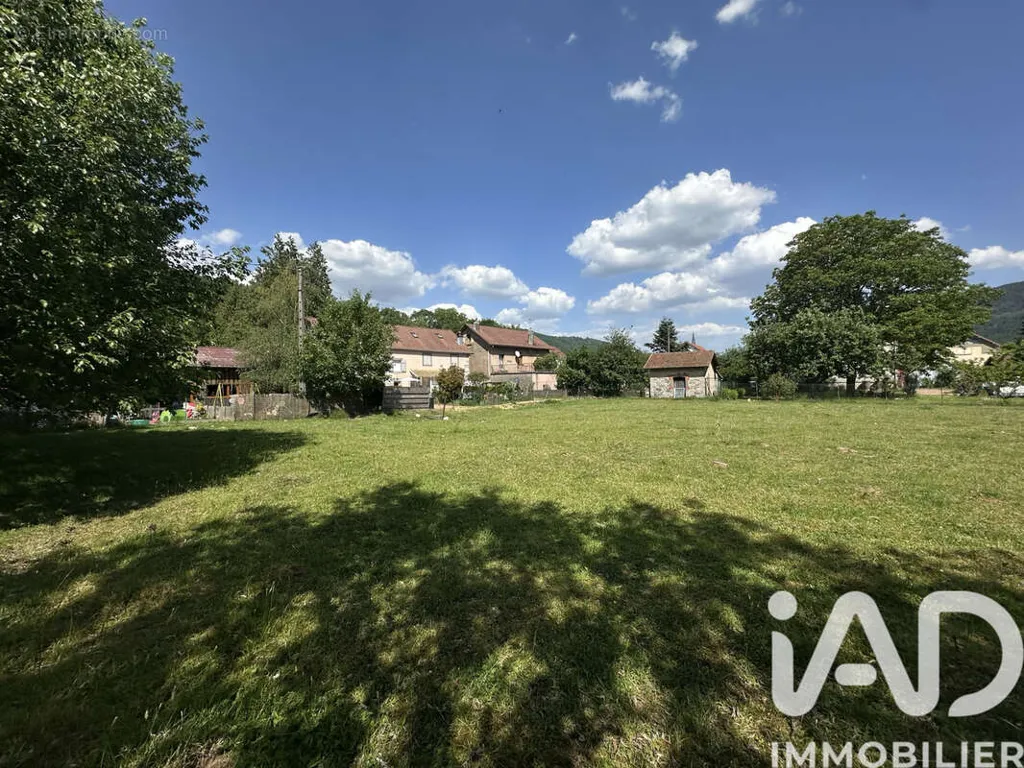 Aed - Constructible Plot with Lakeside Proximity in Saulxures-sur-Moselotte