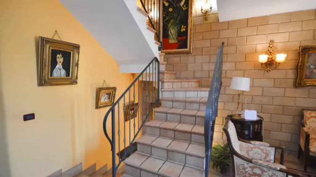 Pièces - Terraced Villa with Balcony in Rossano