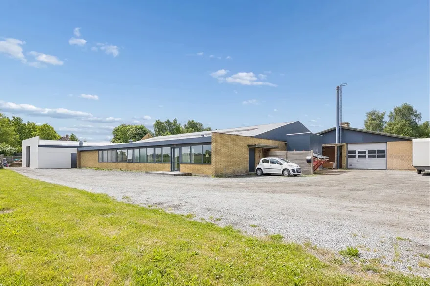 Extérieur - Versatile Business Property with Production and Storage in Lundby
