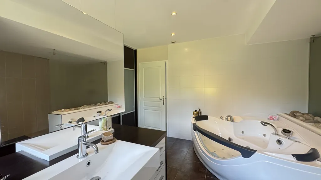 Bathrooms - Contemporary Villa with Pool in La Talaudière