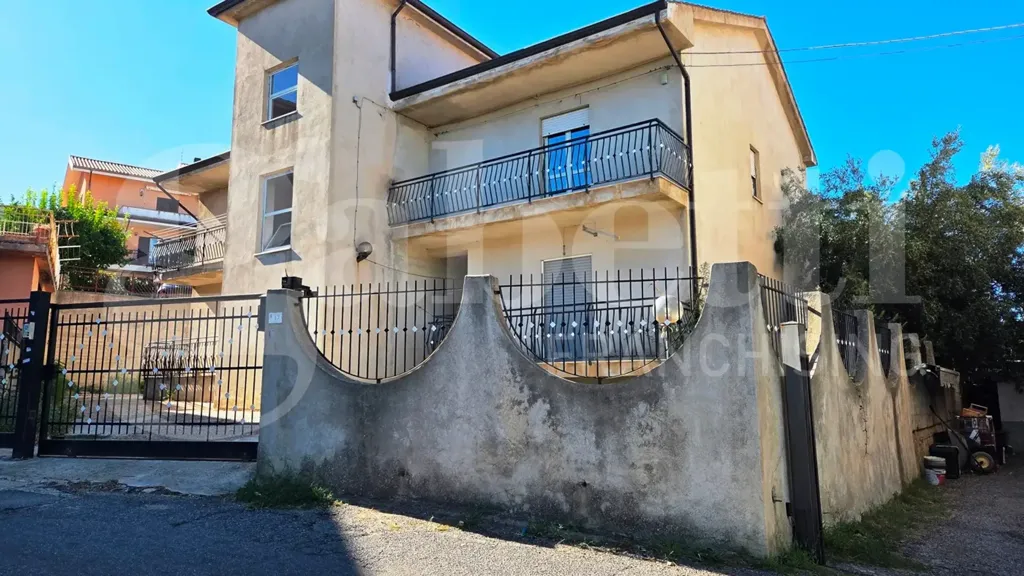Välivaade - Spacious Apartment with Balconies in Marano Marchesato
