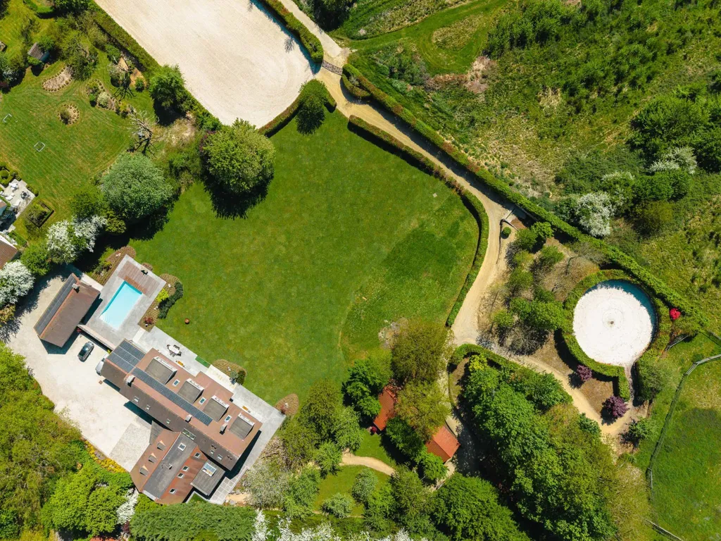 Õhuvaade - Elegant Villa with Heated Pool in Ohain