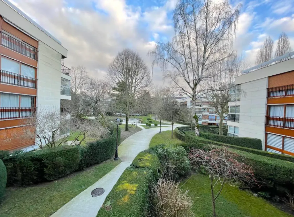 Jardin - Appartement avec Loggia et Vue Dégageée au Chesnay