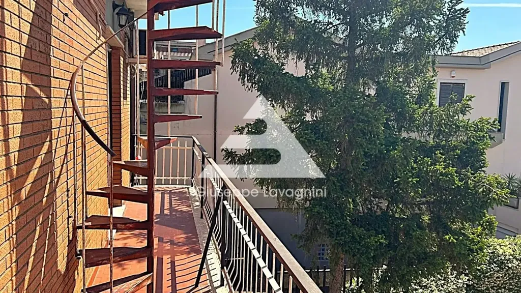 Balcon - Quadrilocale with Balconies in Albano Laziale