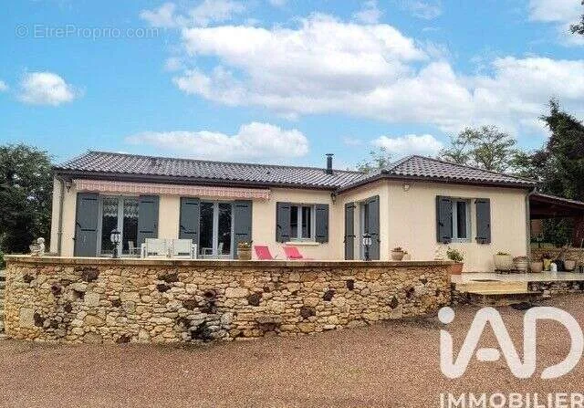 Extérieur - Maison avec Piscine et Dépendance à Marnac