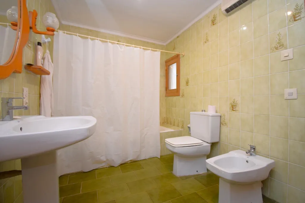 Vannitoad - Charming Townhouse with Garage in Muro