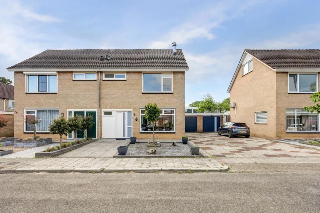 Välivaade - Two-Storey House with Garden in Almelo
