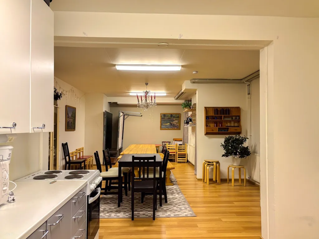 Köök - Spacious Flat with Balcony in Länsimäki, Vantaa