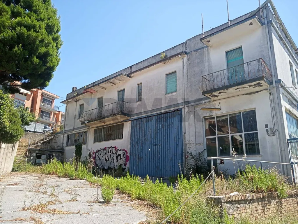 Välivaade - Industrial Warehouse for Development in Ancona