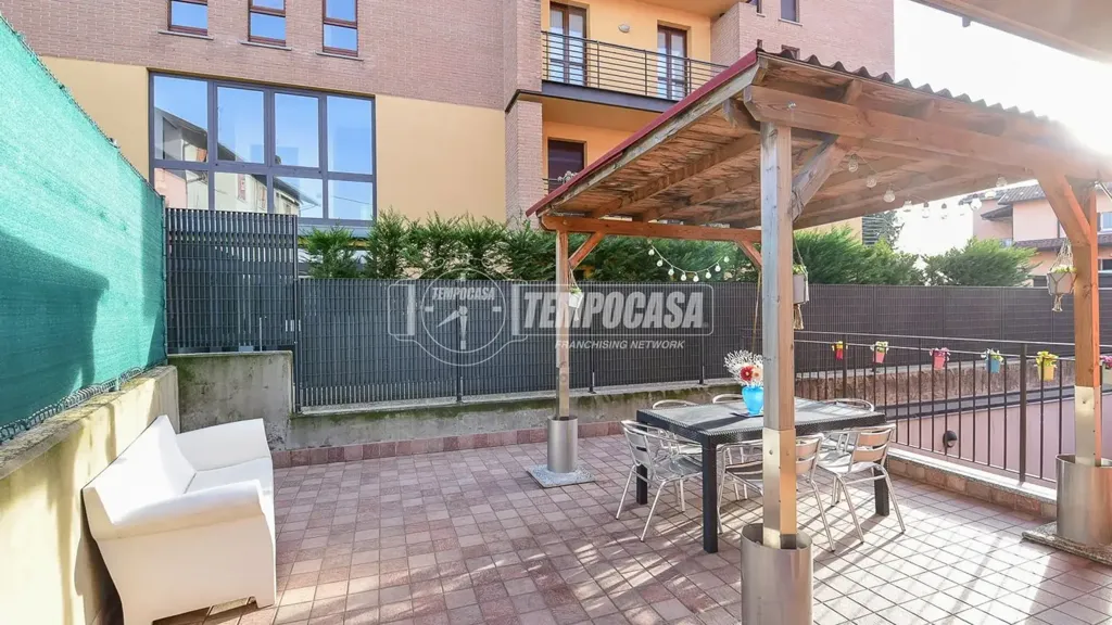 Terrace - Bilocale with Garden and Box in Cantù