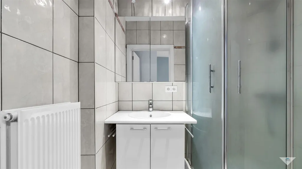 Salles de bain - One-Bedroom Apartment with Elevator in Heverlee
