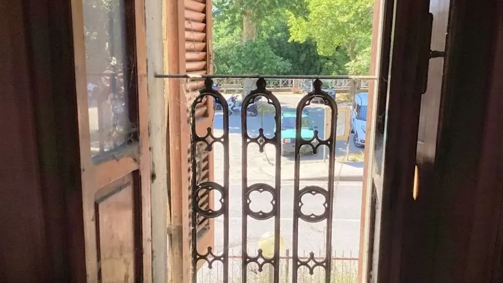 balcony