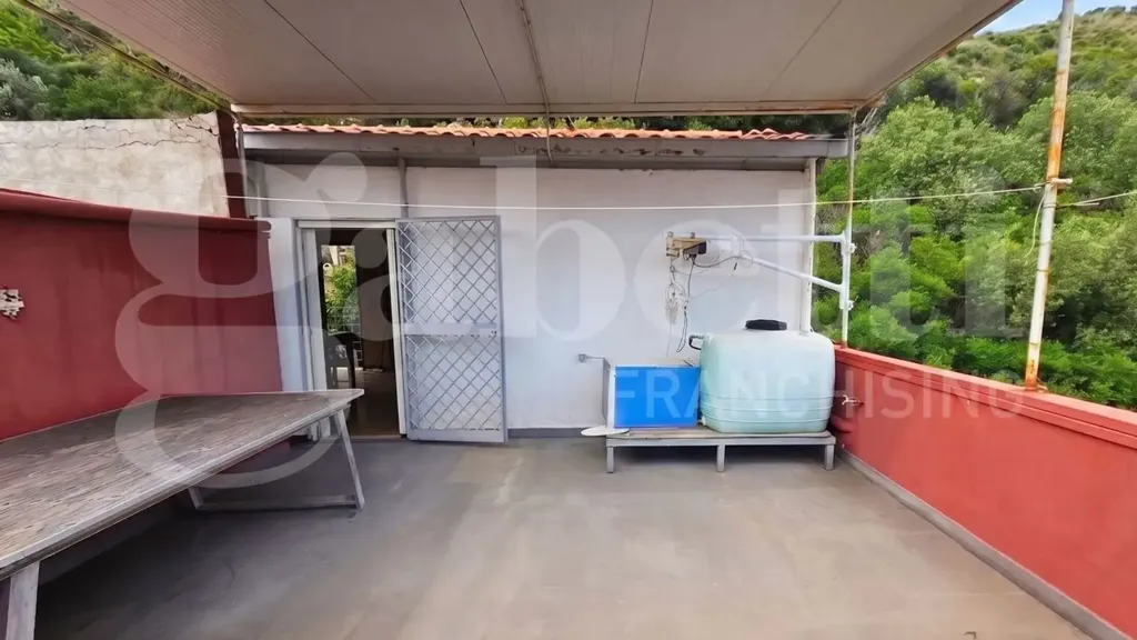 Terrass - Twin-Storey Apartment with Terrace in Messina