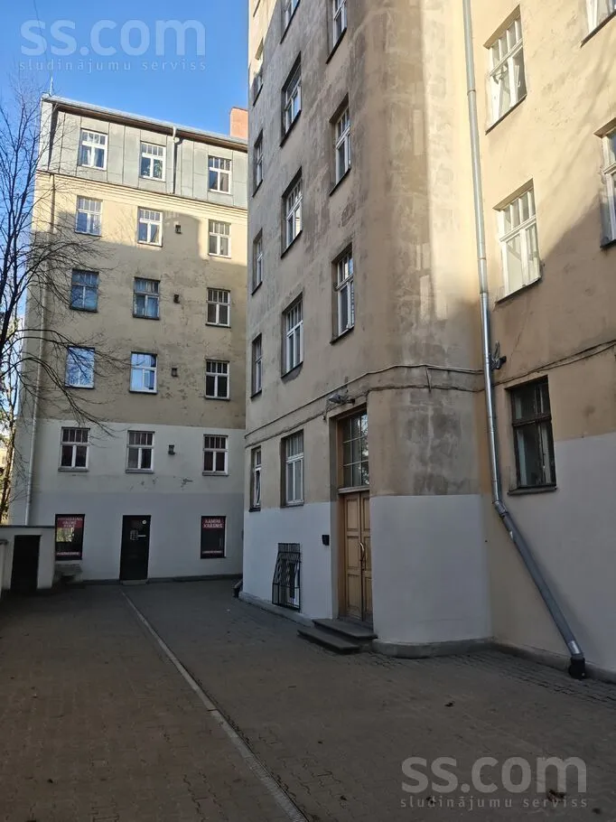 Giardino - Pre-War Apartment with High Ceilings in Riga Centre