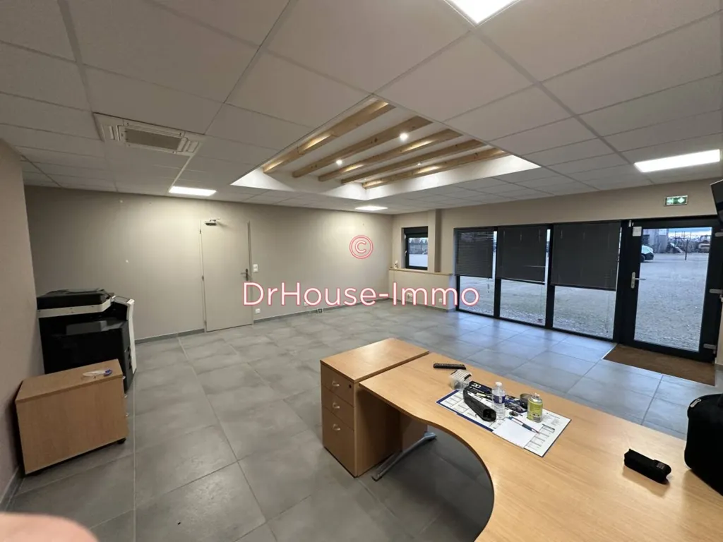 Kabinet - Commercial Space with Large Warehouse in Château-Landon