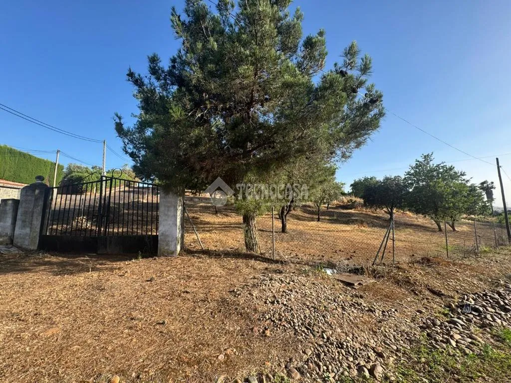 Aed - Rustic Land with Potential in Badajoz