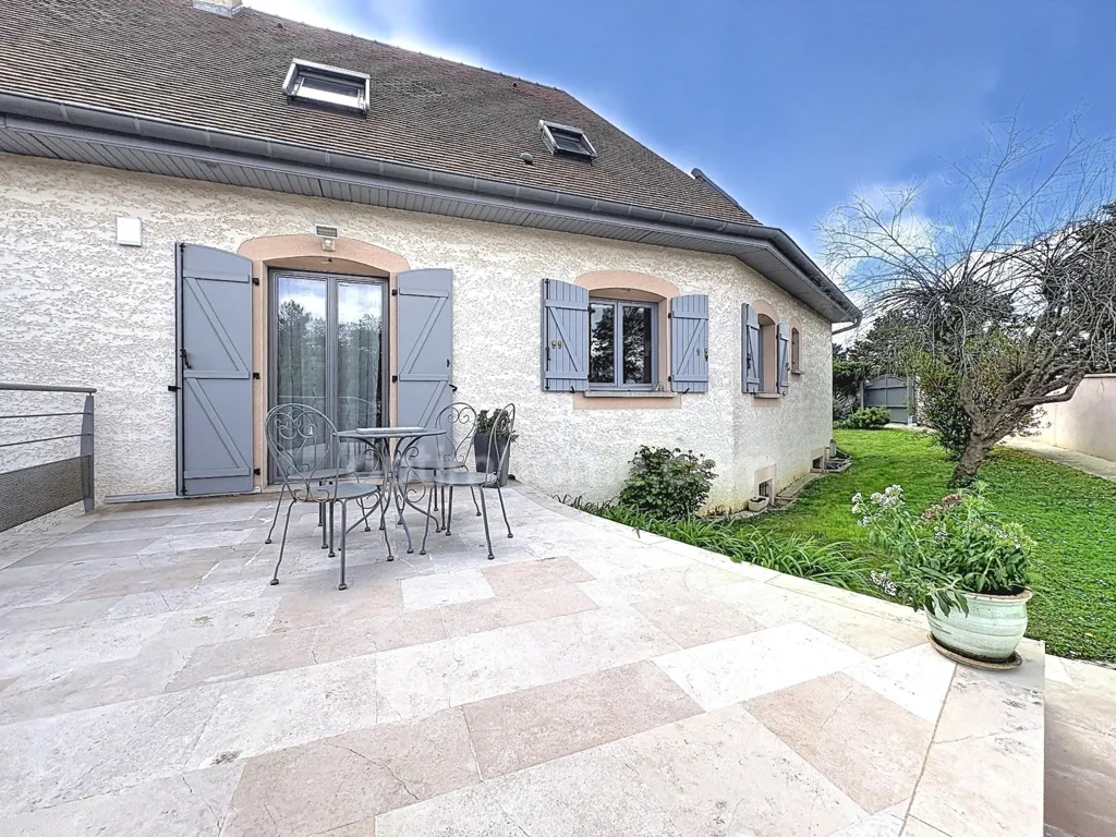 Terrass - Family House with Pool in Daix