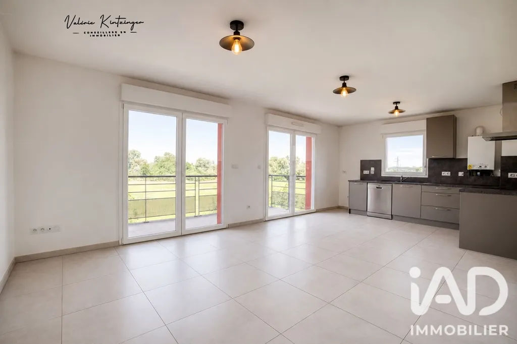 Cuisine - Appartement avec Balcon et Garage à Manom