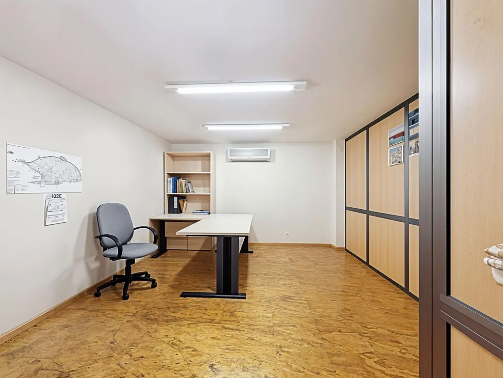 Kabinet - Commercial Space with High Ceilings in Burjassot