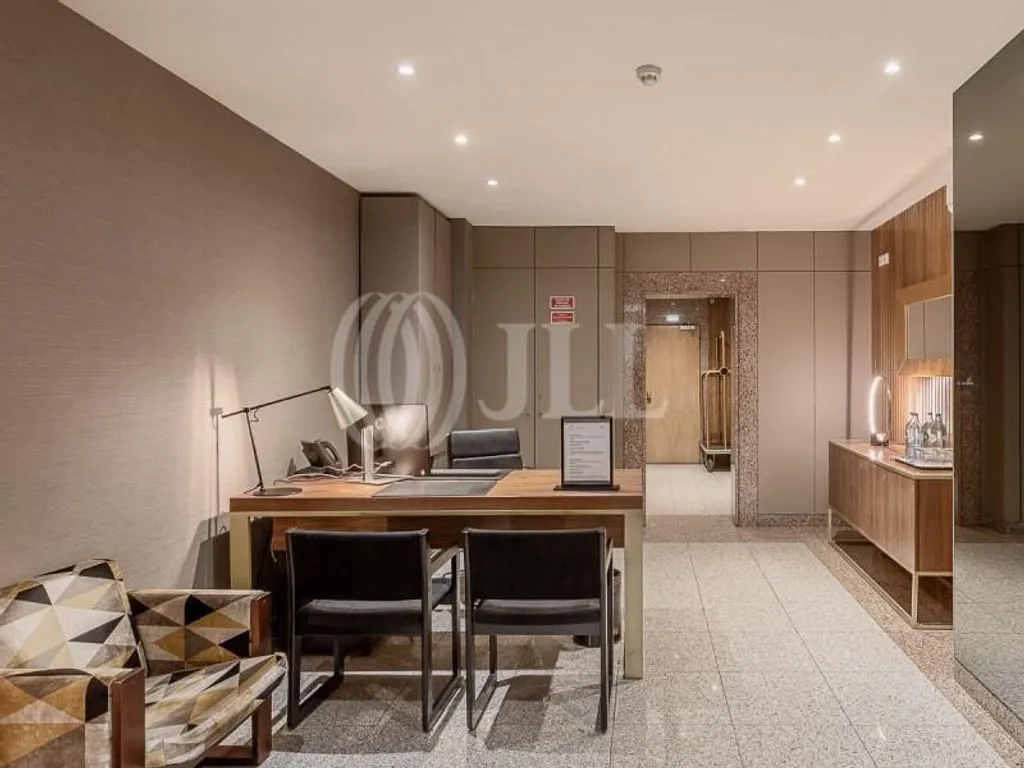 Bureau - 1-Bedroom Luxury Apt with Pool in Lisbon