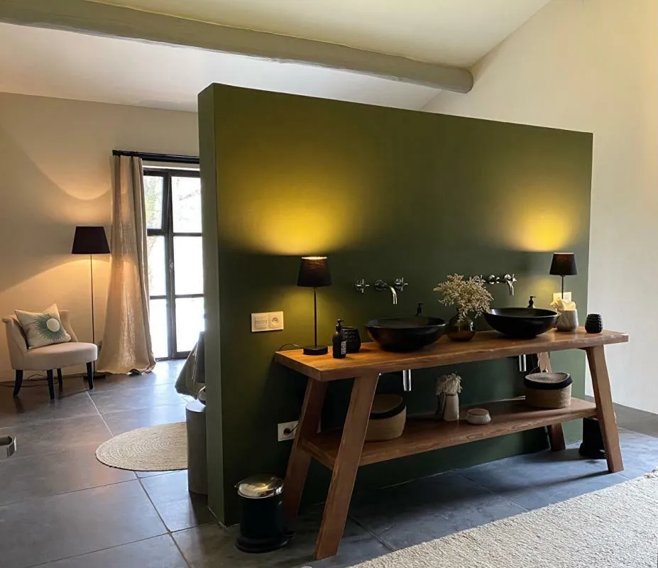 Salles de bain - Villa Luxueuse avec Piscine à Ménerbes