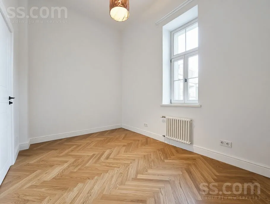 Pièces - Three-Bedroom Apartment with Central Location in Riga