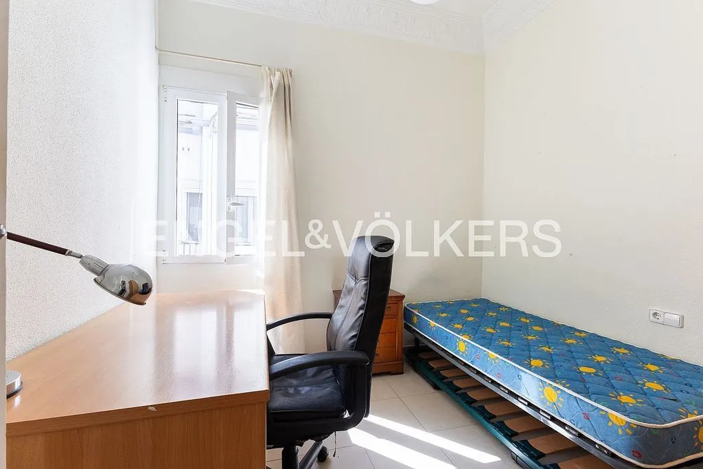 Chambres - Apartment with Balcony in Gran Vía, Valencia