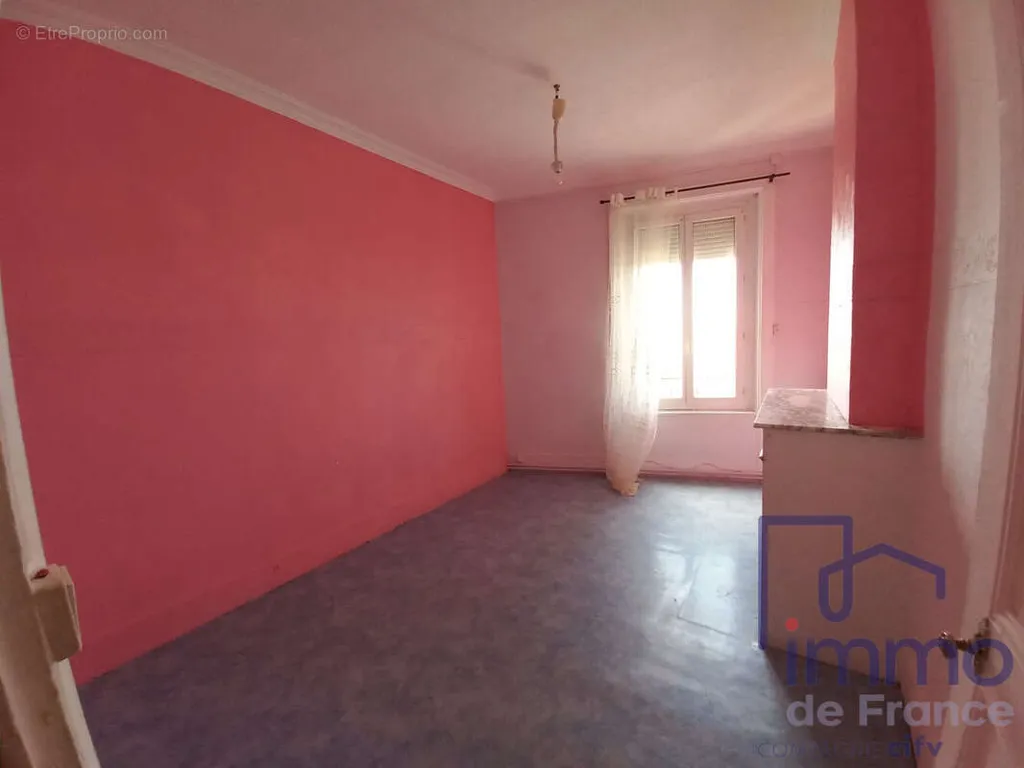 Toad - 3-Bed Apartment in Saint-Étienne