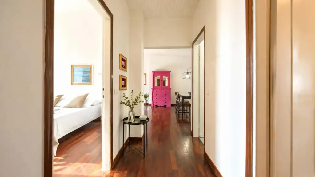 Esik - Studio Apartment with Balcony in Milan
