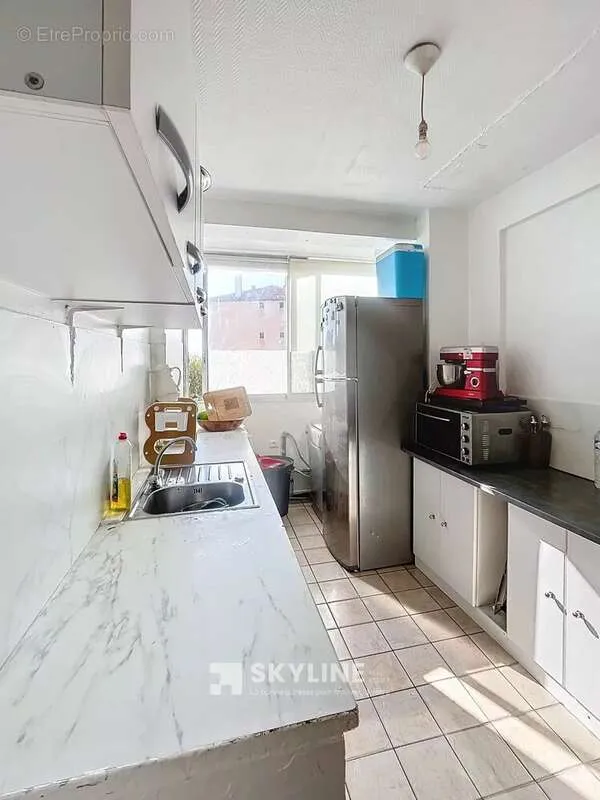 Köök - Bright 4-Bed Flat with Cave in Marseille 14th