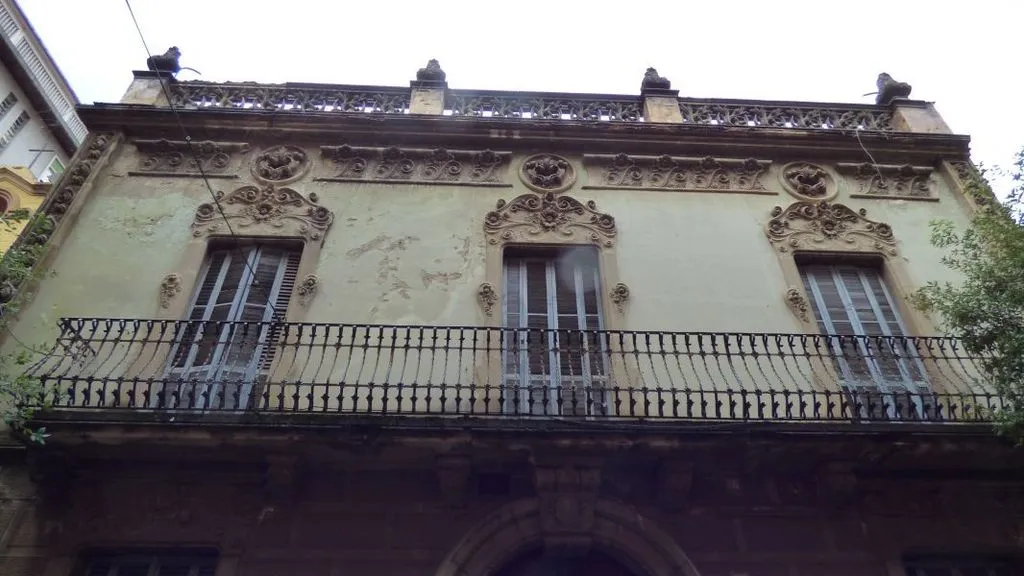 Välivaade - Modernist Building with Terrace in Olot